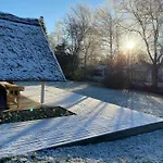 بيت للعطل Idyllic In A Beautiful Thatched House *