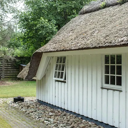 Idyllic In A Beautiful Thatched House Semesterbostad
