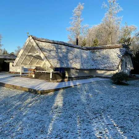 Semesterbostad Idyllic In A Beautiful Thatched House *