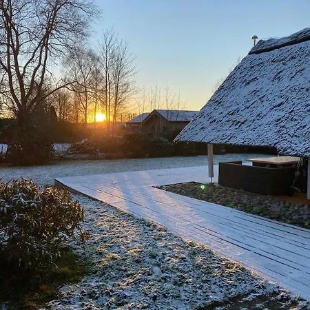 Semesterbostad Idyllic In A Beautiful Thatched House *