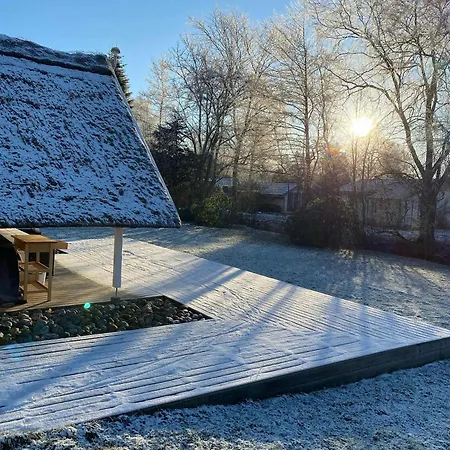 Semesterbostad Idyllic In A Beautiful Thatched House *
